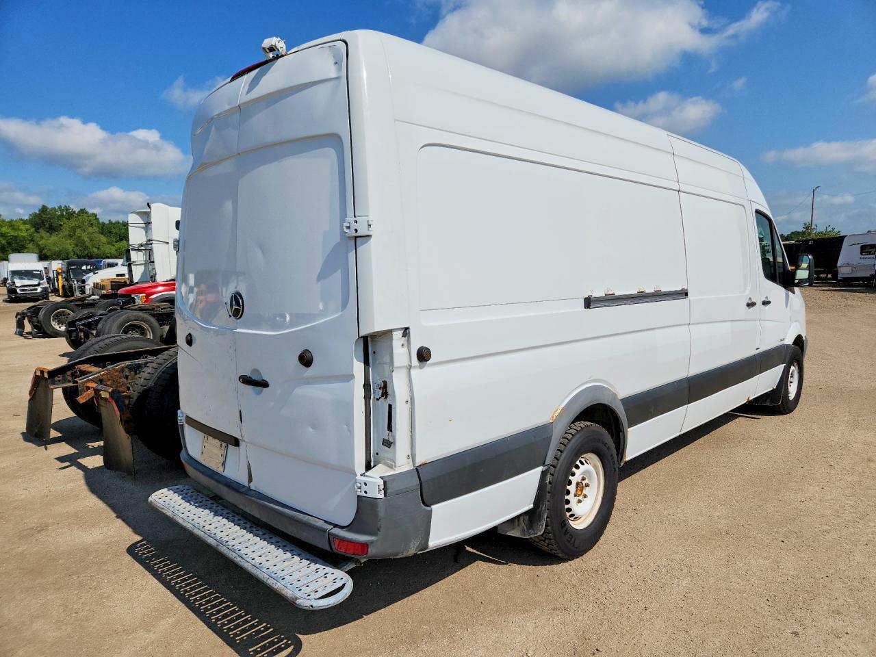 2014 MERCEDES-BENZ SPRINTER 2500 DELIVERY VAN — Фото 3 из 13