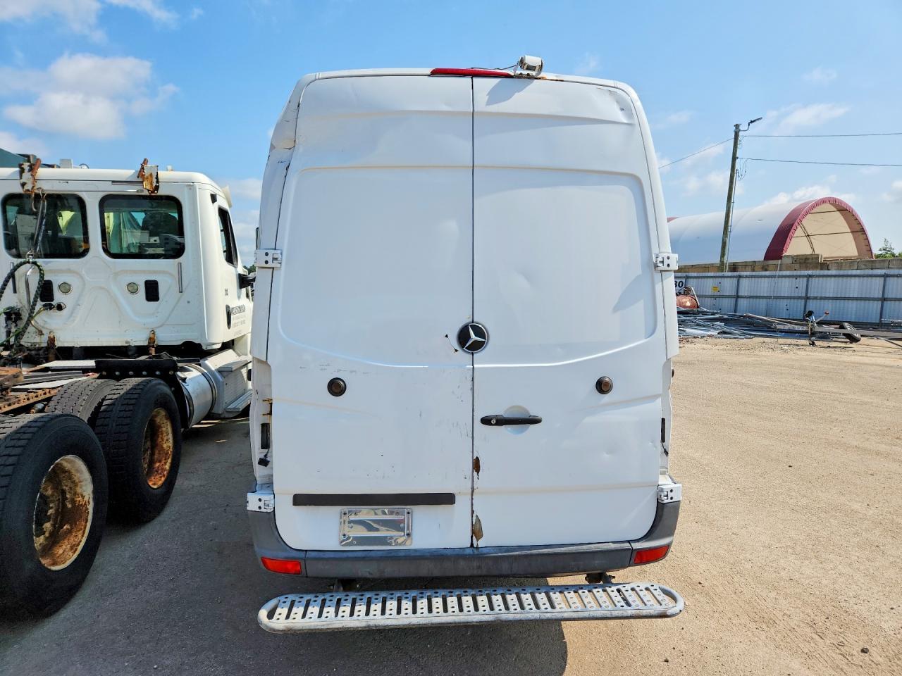 2014 MERCEDES-BENZ SPRINTER 2500 DELIVERY VAN — Фото 6 из 13
