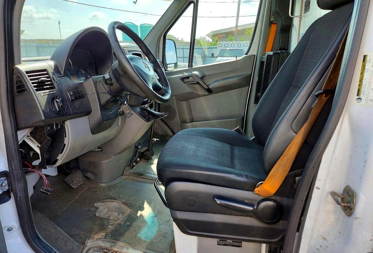 2014 MERCEDES-BENZ SPRINTER 2500 DELIVERY VAN — Фото 7 из 13