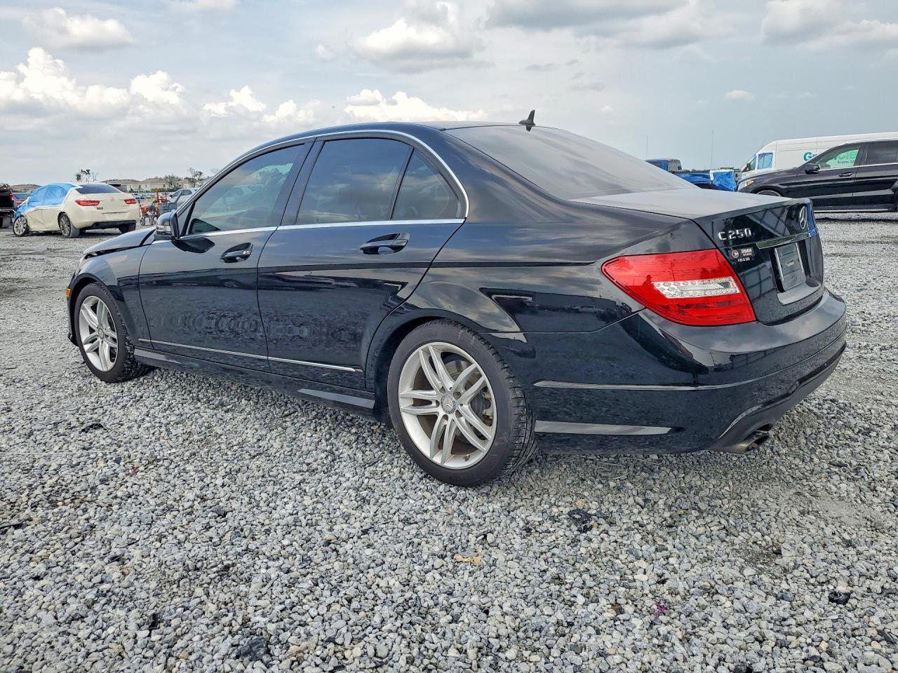 2014 MERCEDES-BENZ C 250 — Фото 2 из 13