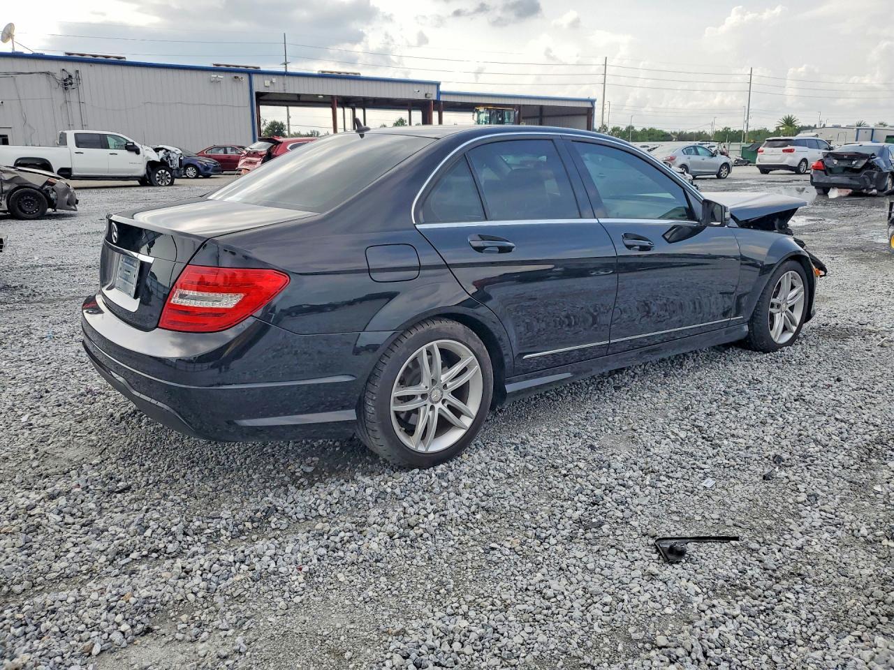2014 MERCEDES-BENZ C 250 — Фото 3 из 13