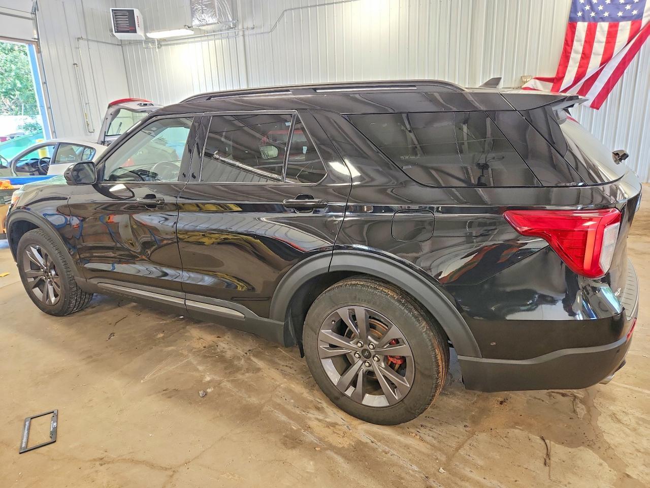 2022 FORD EXPLORER XLT — Фото 2 из 14