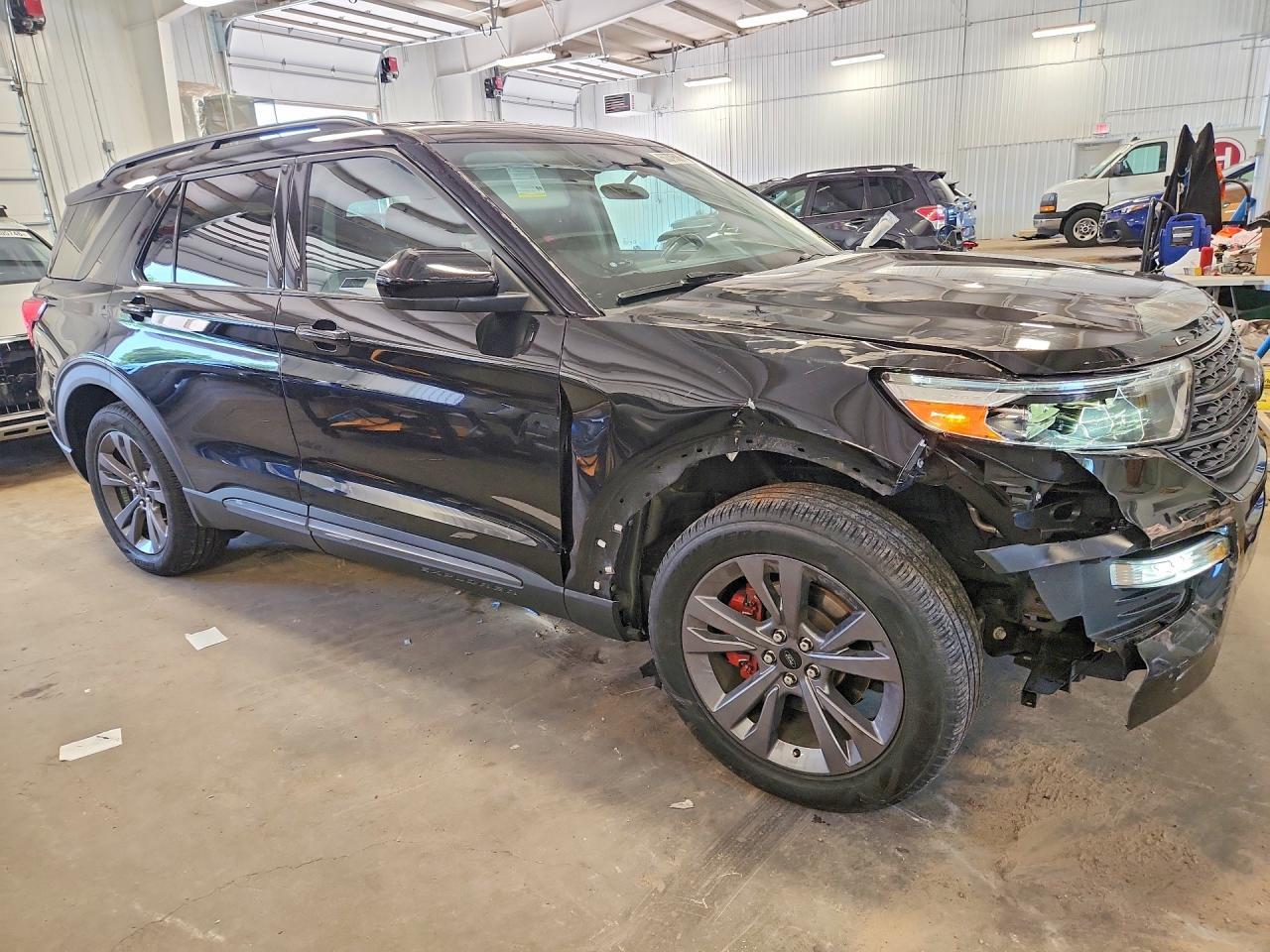 2022 FORD EXPLORER XLT — Фото 4 из 14