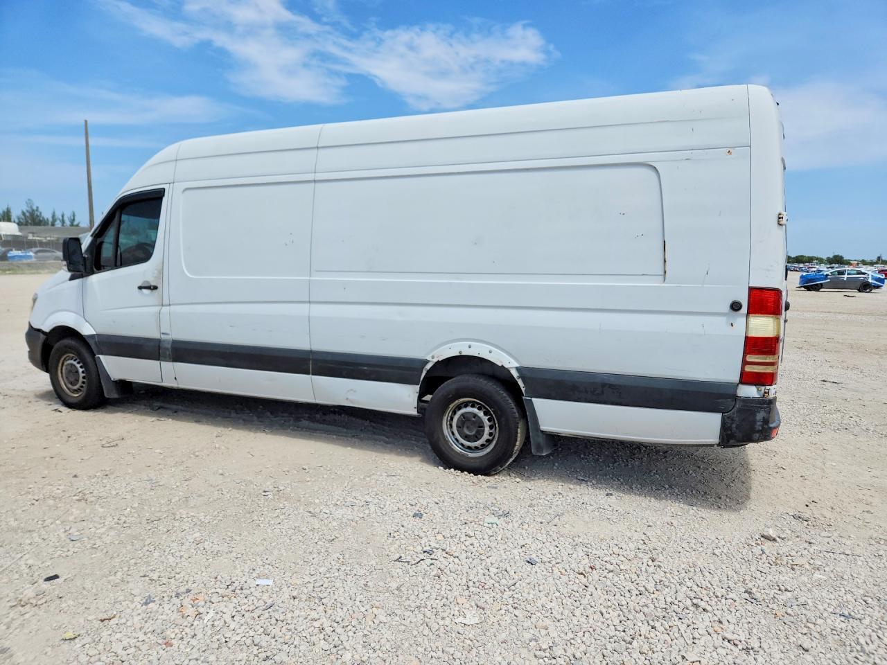 2014 MERCEDES-BENZ SPRINTER 2500 — Фото 2 из 12