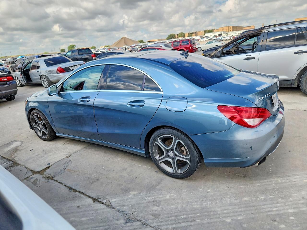 2014 MERCEDES-BENZ CLA 250 — Фото 2 из 12