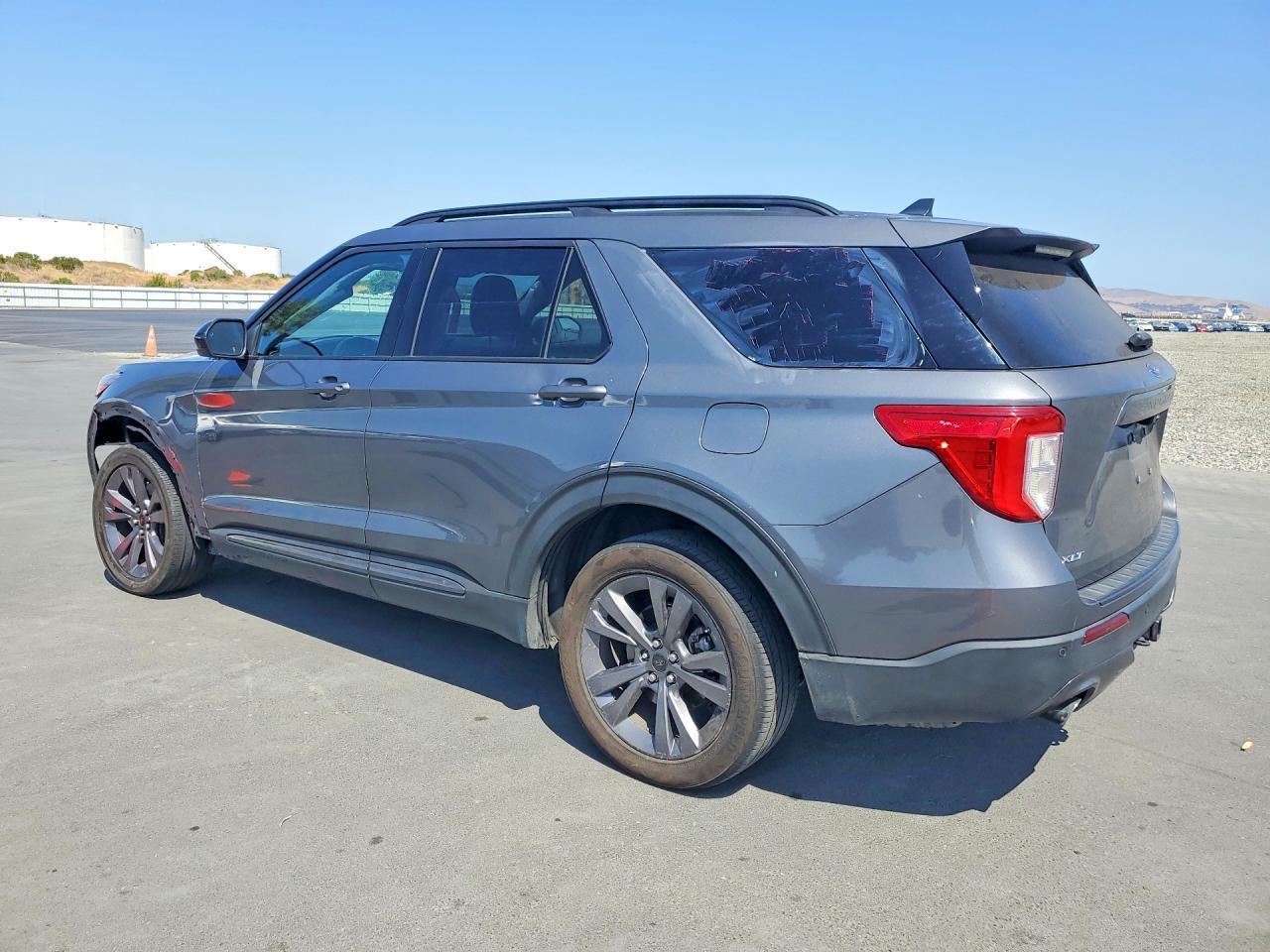 2022 FORD EXPLORER XLT — Фото 2 из 13