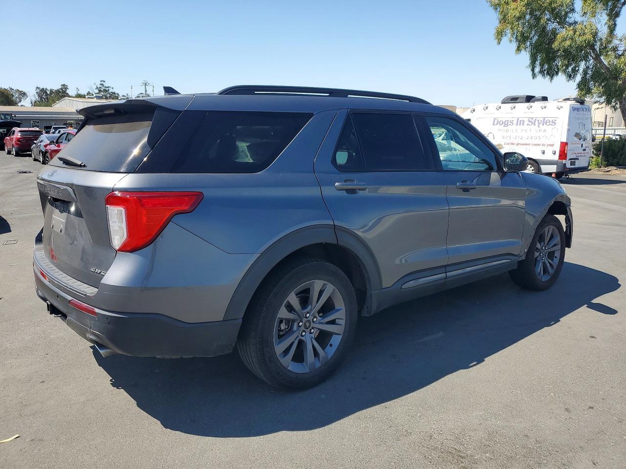 2022 FORD EXPLORER XLT — Фото 3 из 13