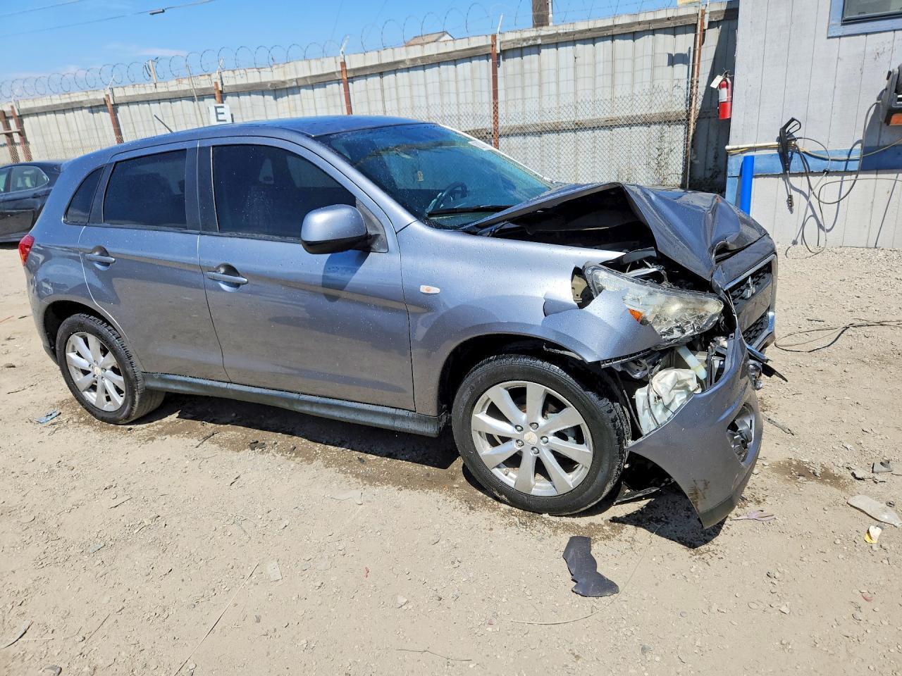 2014 MITSUBISHI OUTLANDER 4D 2WD — Фото 4 из 14