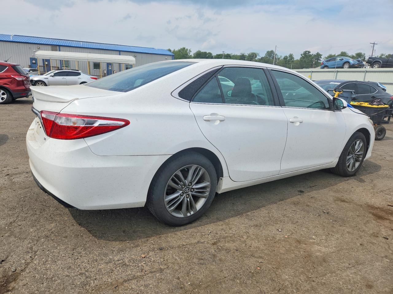 2017 TOYOTA CAMRY SE — Фото 3 из 12