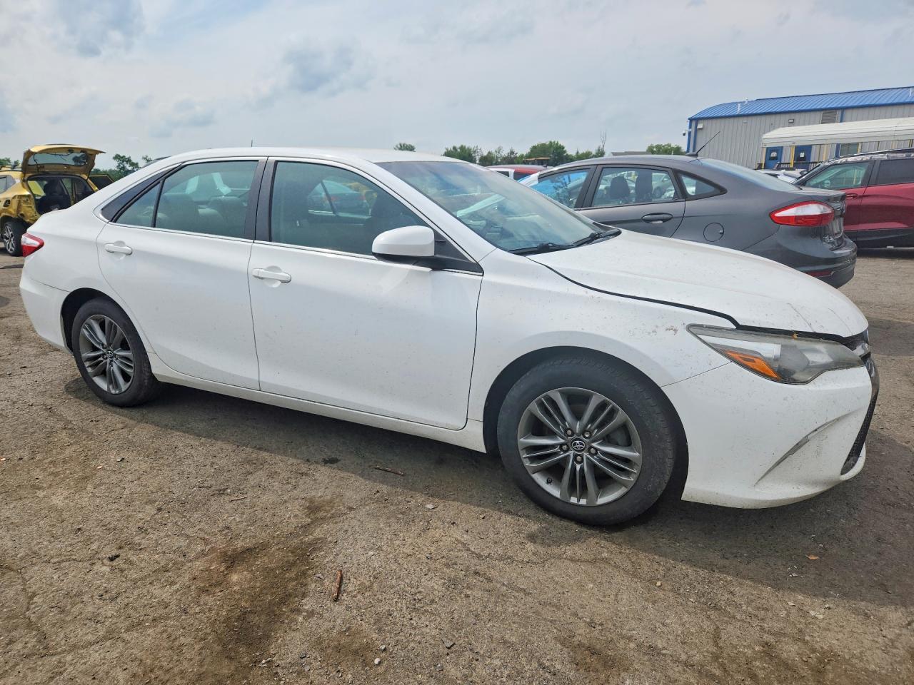 2017 TOYOTA CAMRY SE — Фото 4 из 12