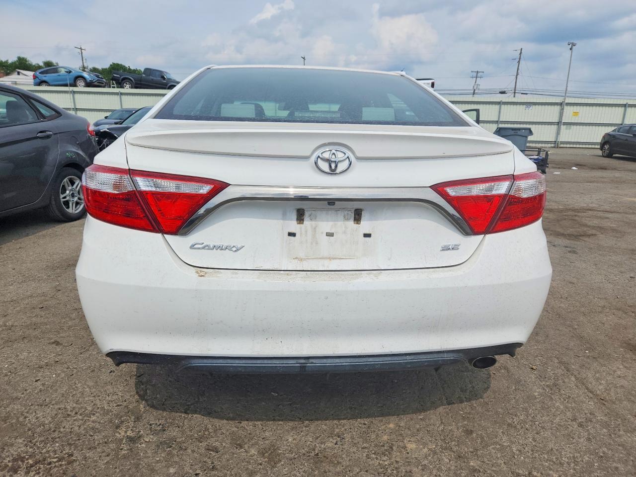 2017 TOYOTA CAMRY SE — Фото 6 из 12
