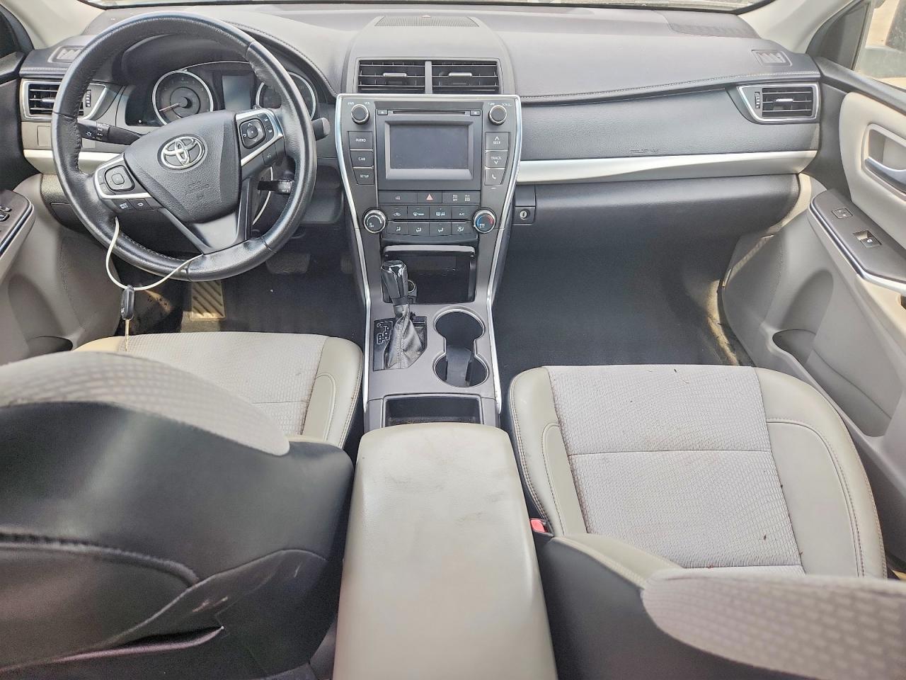 2017 TOYOTA CAMRY SE — Фото 8 из 12