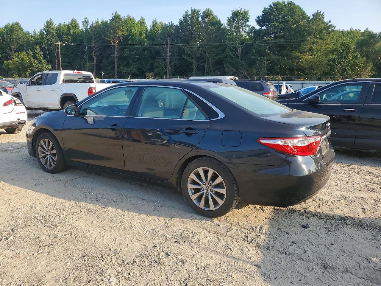 4T1BF1FK6HU315942 2017 TOYOTA CAMRY photo no. 2