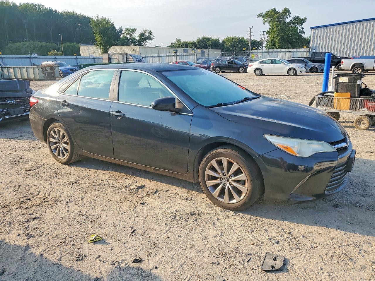4T1BF1FK6HU315942 2017 TOYOTA CAMRY photo no. 4