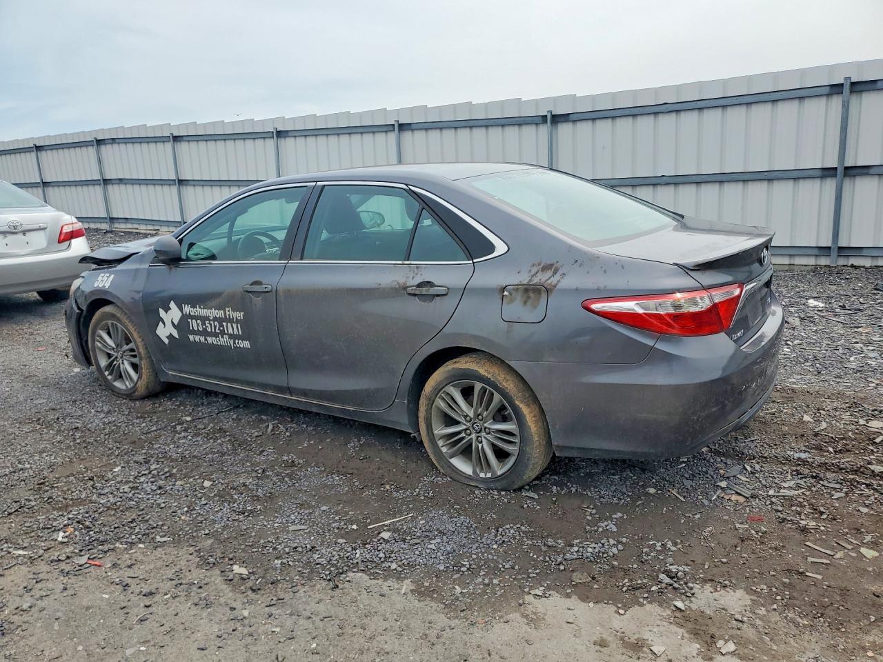 2017 TOYOTA CAMRY SE — Фото 2 из 12