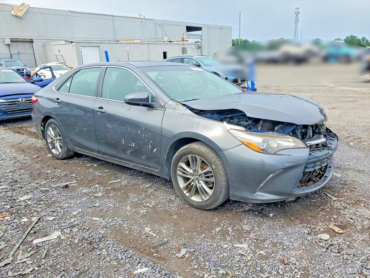 2017 TOYOTA CAMRY SE — Фото 4 из 12