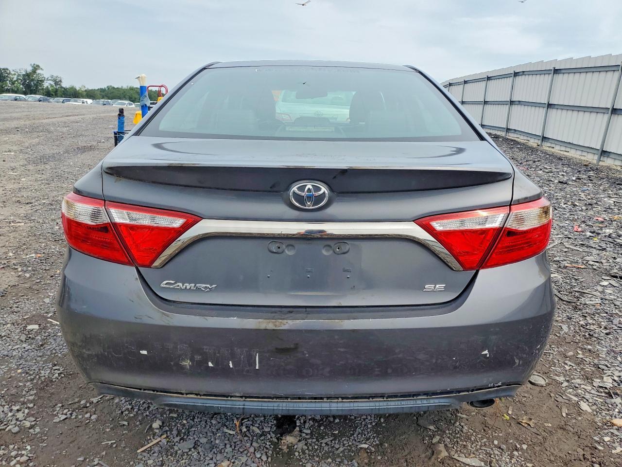 2017 TOYOTA CAMRY SE — Фото 6 из 12