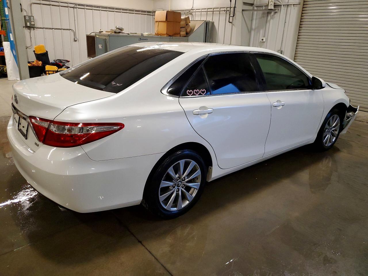 2017 TOYOTA CAMRY XLE — Фото 3 из 13