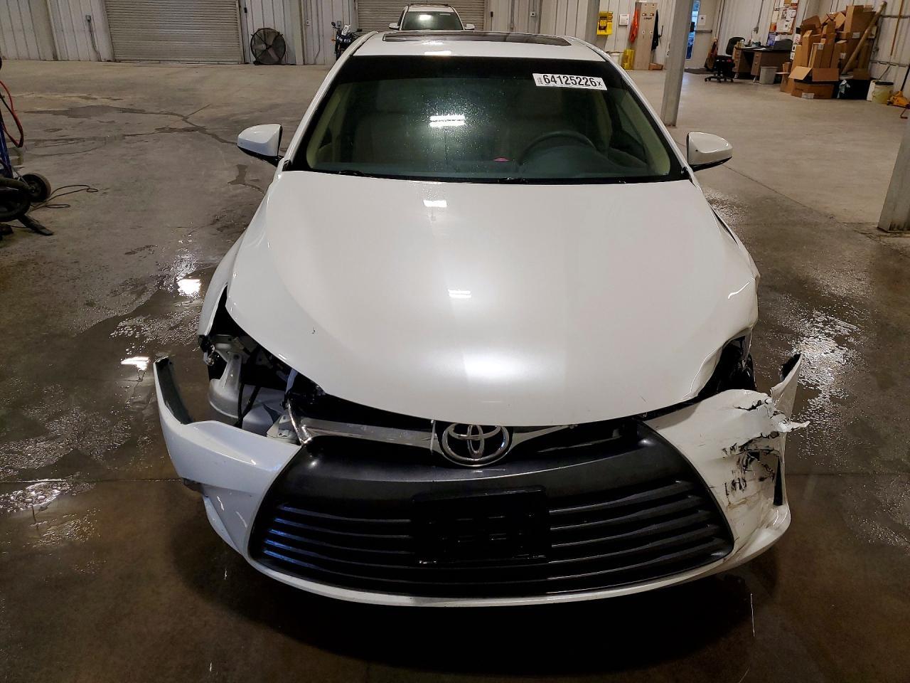 2017 TOYOTA CAMRY XLE — Фото 5 из 13