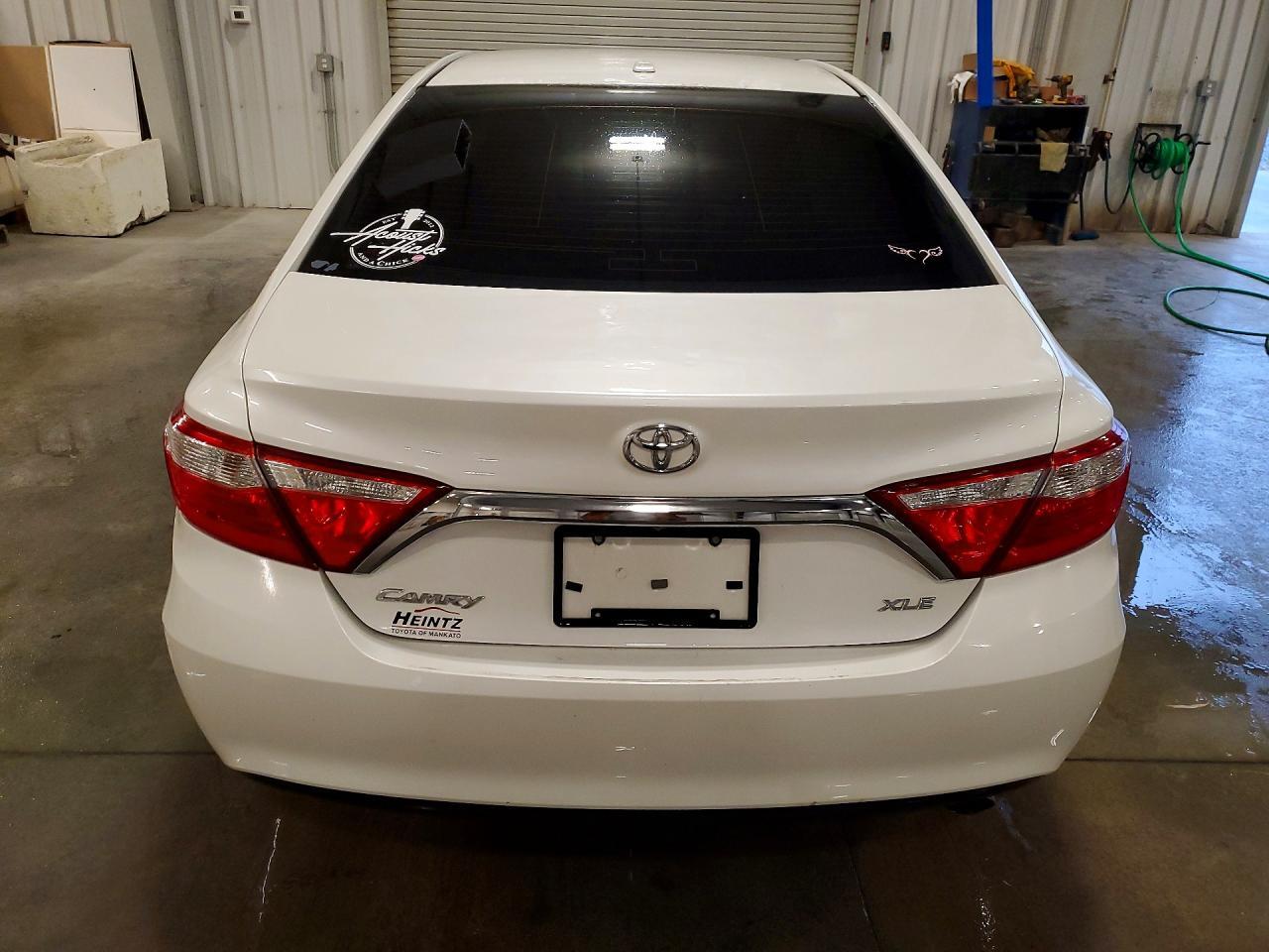 2017 TOYOTA CAMRY XLE — Фото 6 из 13
