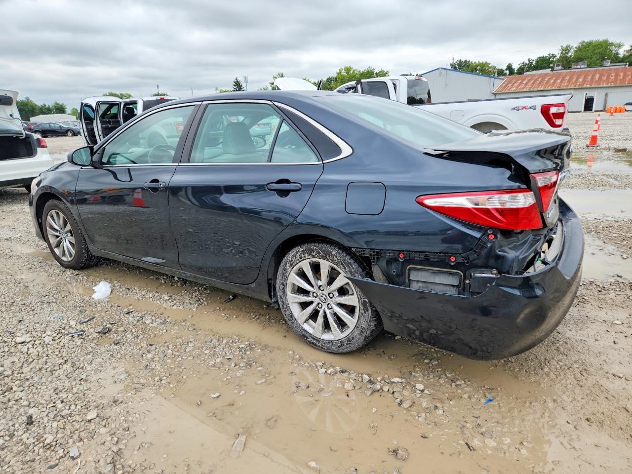 2017 TOYOTA CAMRY XLE — Фото 2 из 12