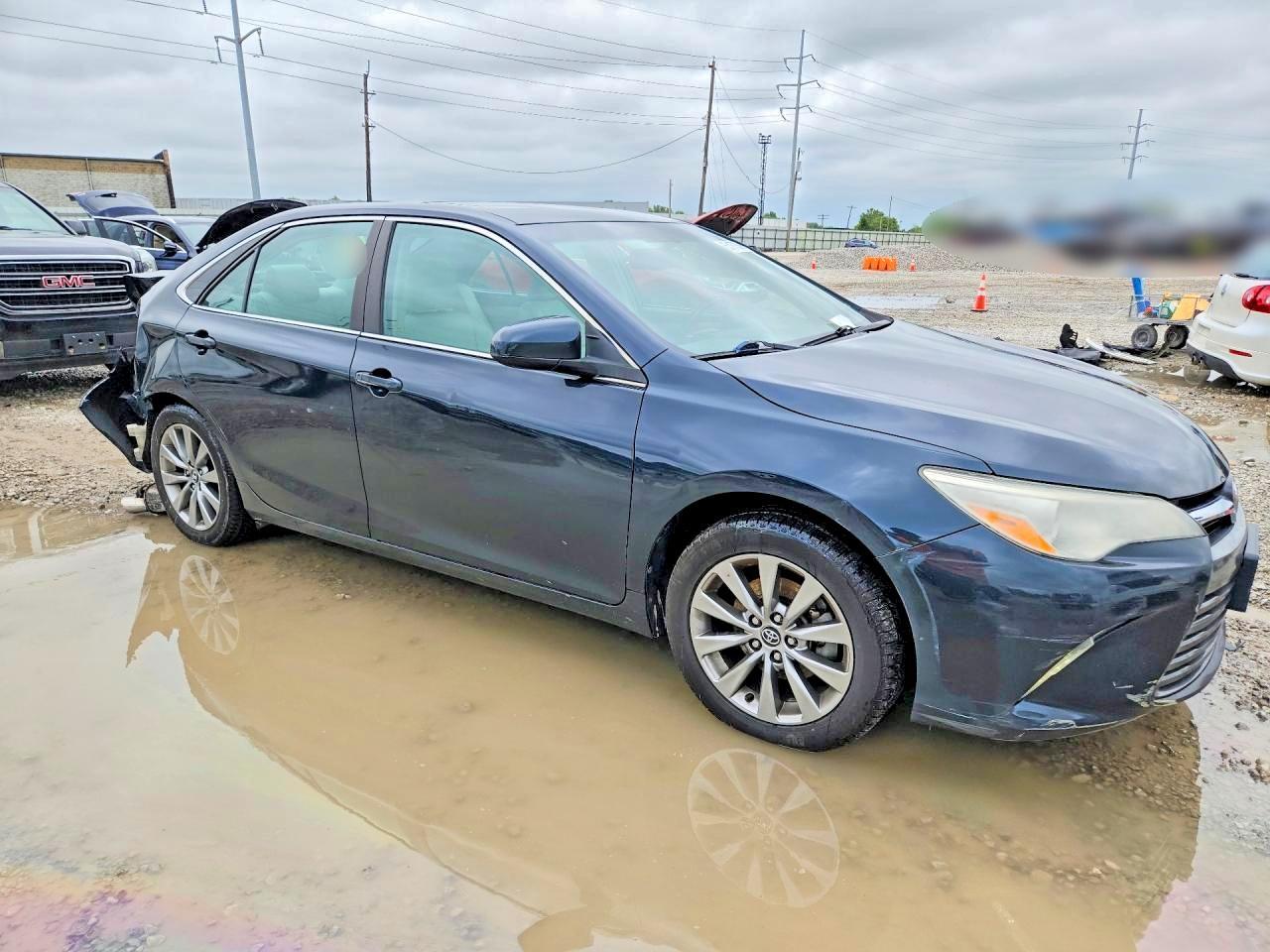 2017 TOYOTA CAMRY XLE — Фото 4 из 12