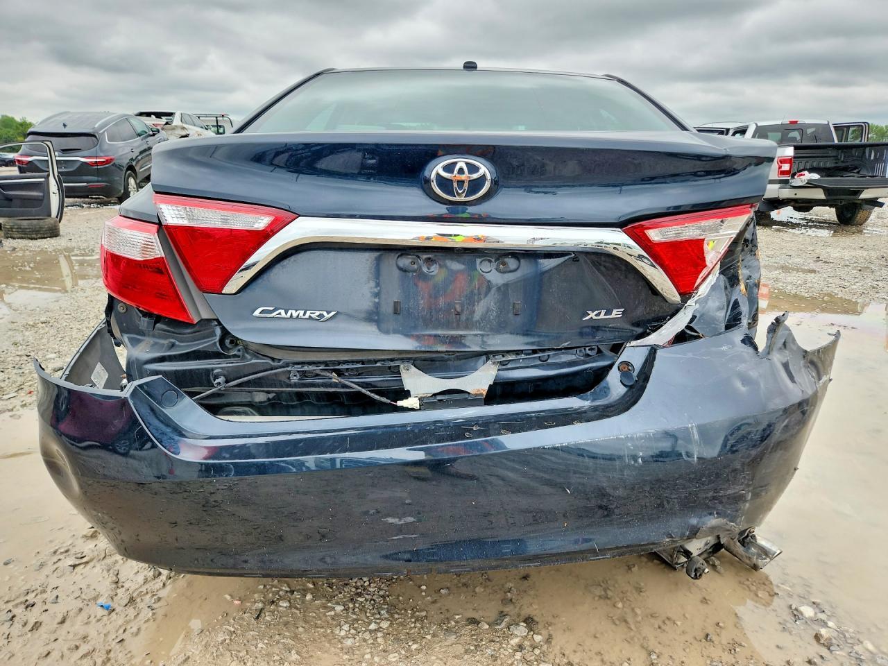 2017 TOYOTA CAMRY XLE — Фото 6 из 12