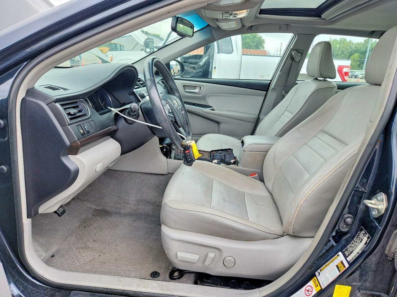 2017 TOYOTA CAMRY XLE — Фото 7 из 12