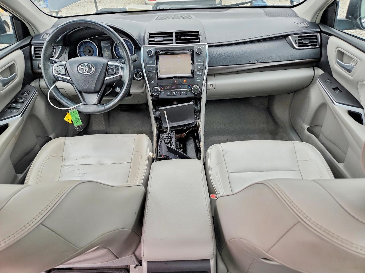 2017 TOYOTA CAMRY XLE — Фото 8 из 12