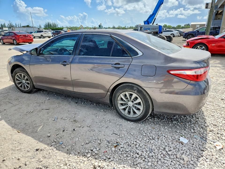 4T1BF1FK5HU281900 2017 TOYOTA CAMRY photo no. 2