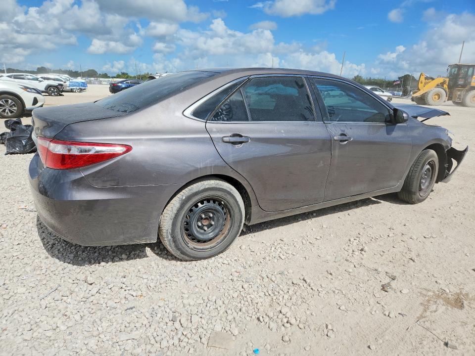 4T1BF1FK5HU281900 2017 TOYOTA CAMRY photo no. 3