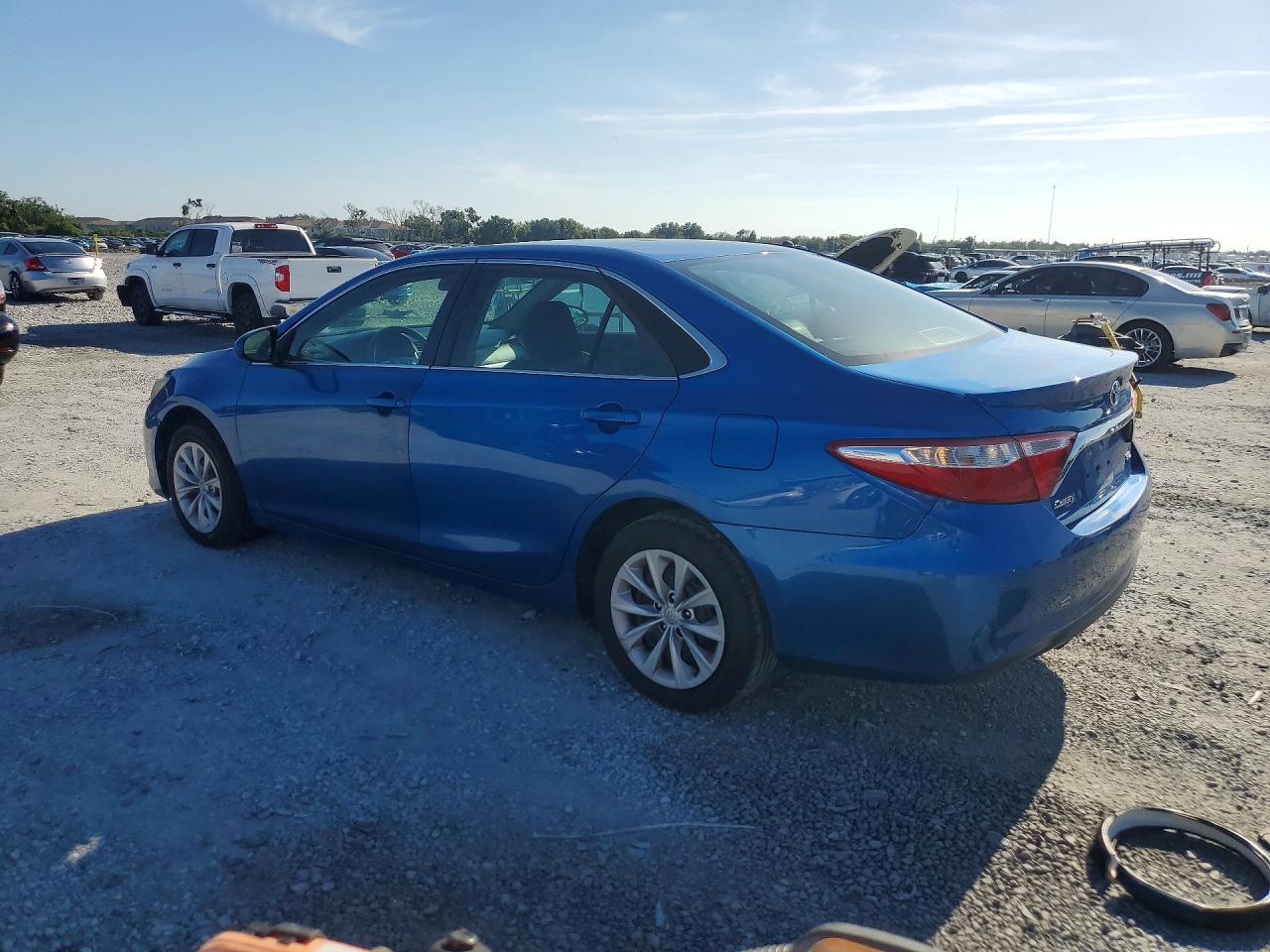 2017 TOYOTA CAMRY SE — Фото 2 из 12