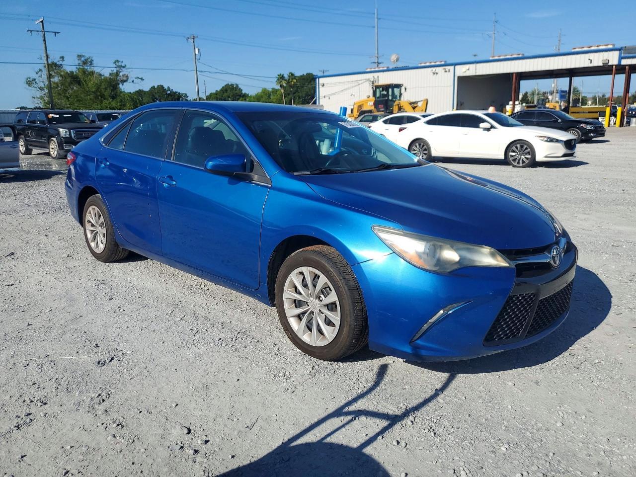 2017 TOYOTA CAMRY SE — Фото 4 из 12