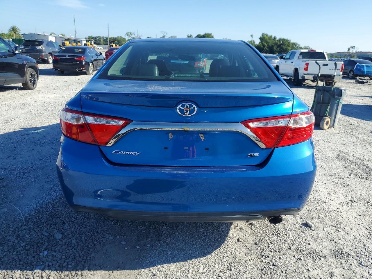 2017 TOYOTA CAMRY SE — Фото 6 из 12