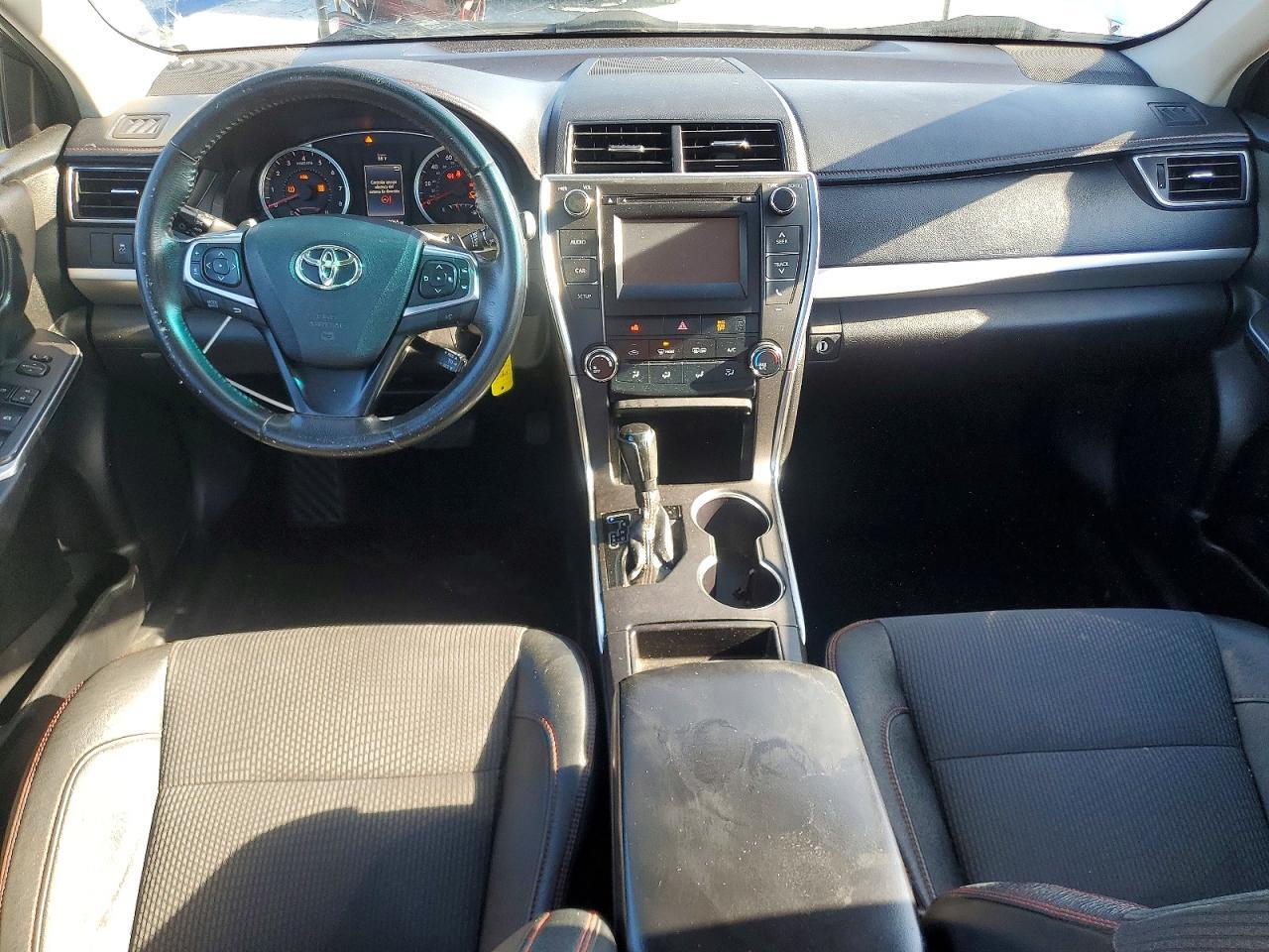 2017 TOYOTA CAMRY SE — Фото 8 из 12