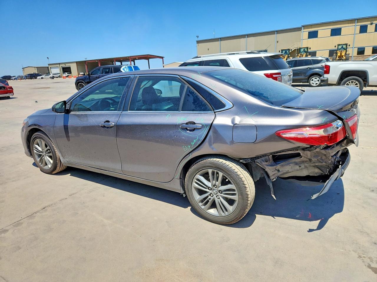 2017 TOYOTA CAMRY SE — Фото 2 из 13