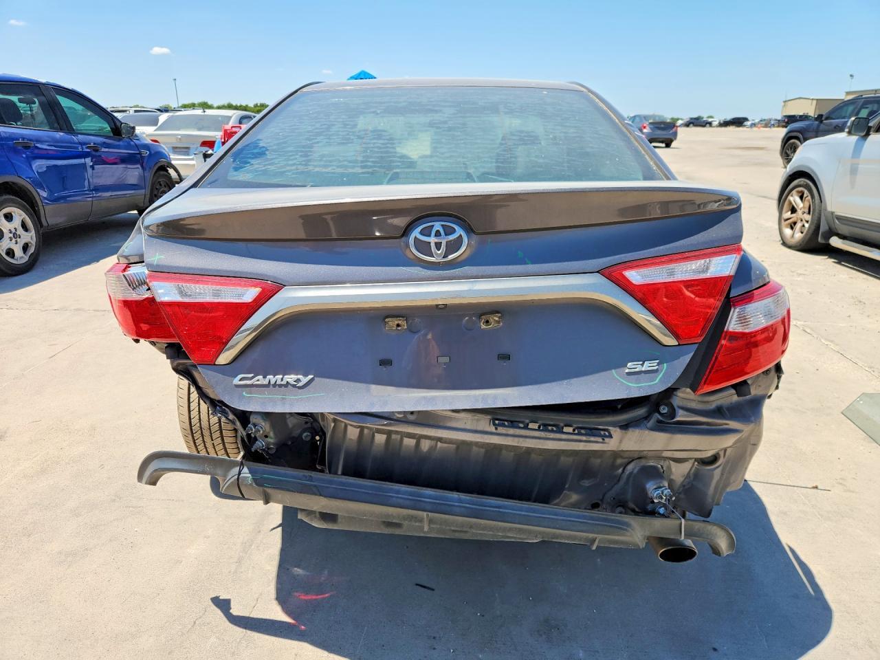 2017 TOYOTA CAMRY SE — Фото 6 из 13