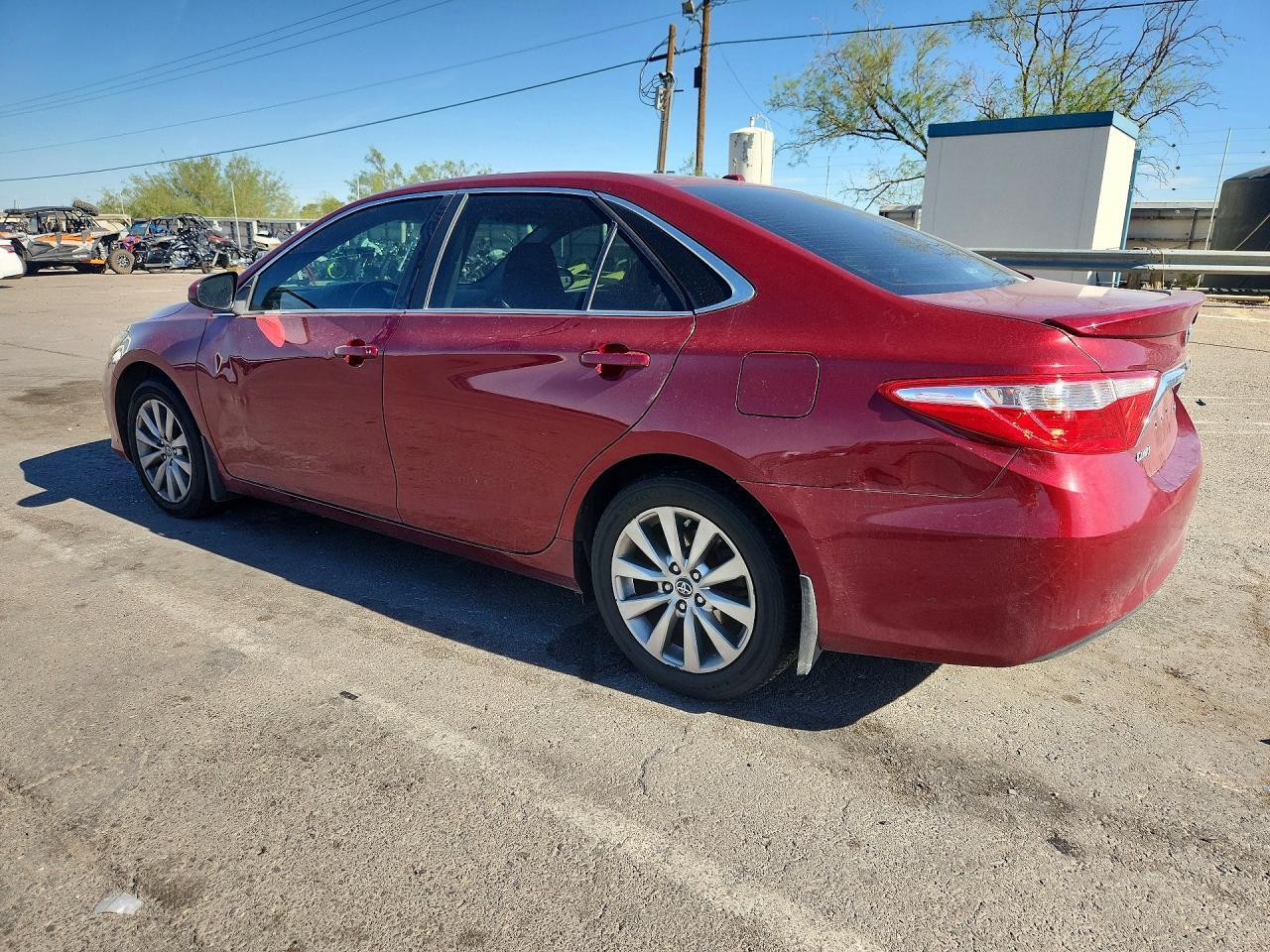 4T1BF1FK1HU765823 2017 TOYOTA CAMRY photo no. 2