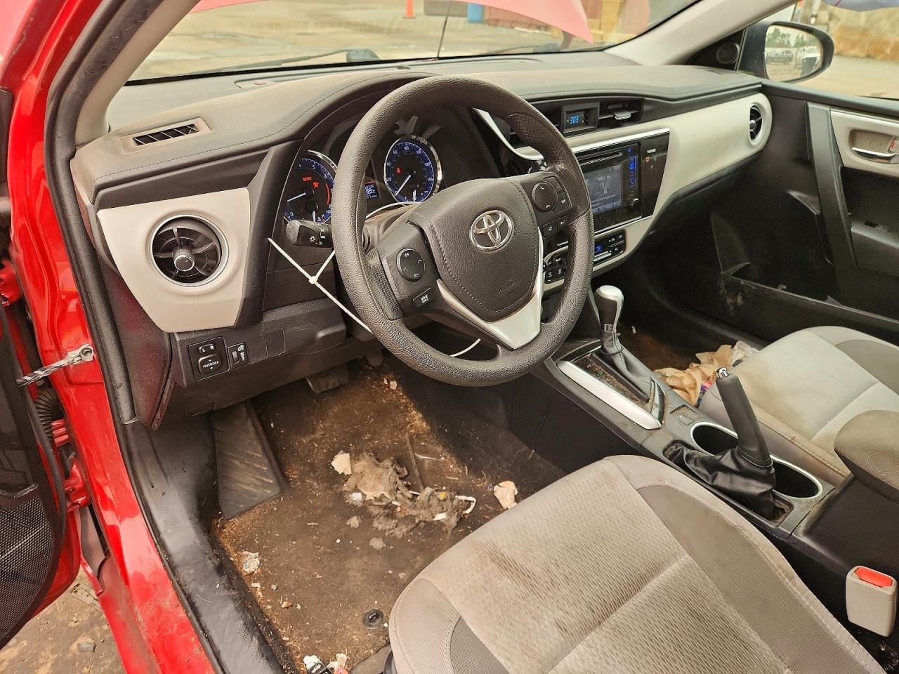 2017 TOYOTA COROLLA LE — Фото 8 из 12