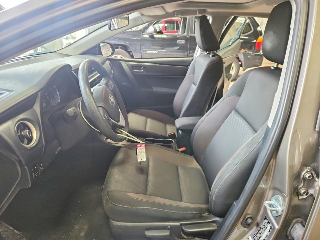 2017 TOYOTA COROLLA LE — Фото 7 из 13