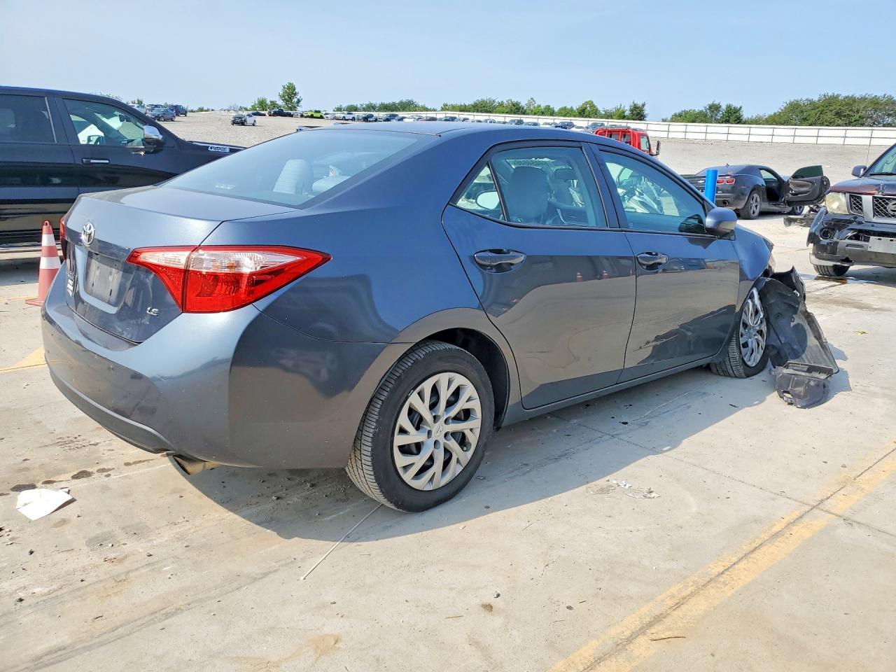 2T1BURHEXHC828270 2017 TOYOTA COROLLA photo no. 3