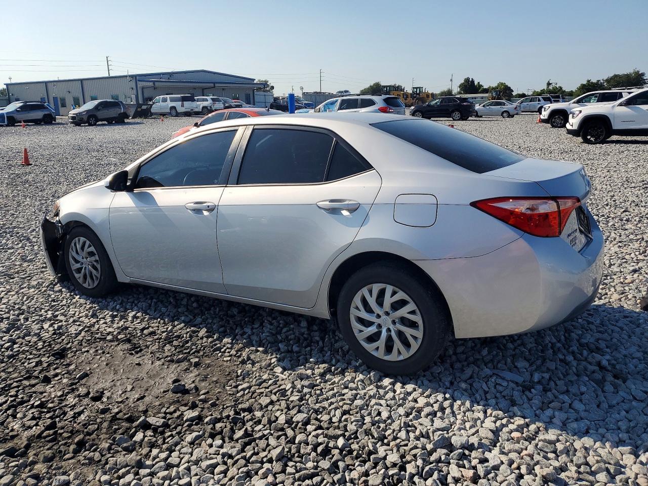 2017 TOYOTA COROLLA LE — Фото 2 из 12