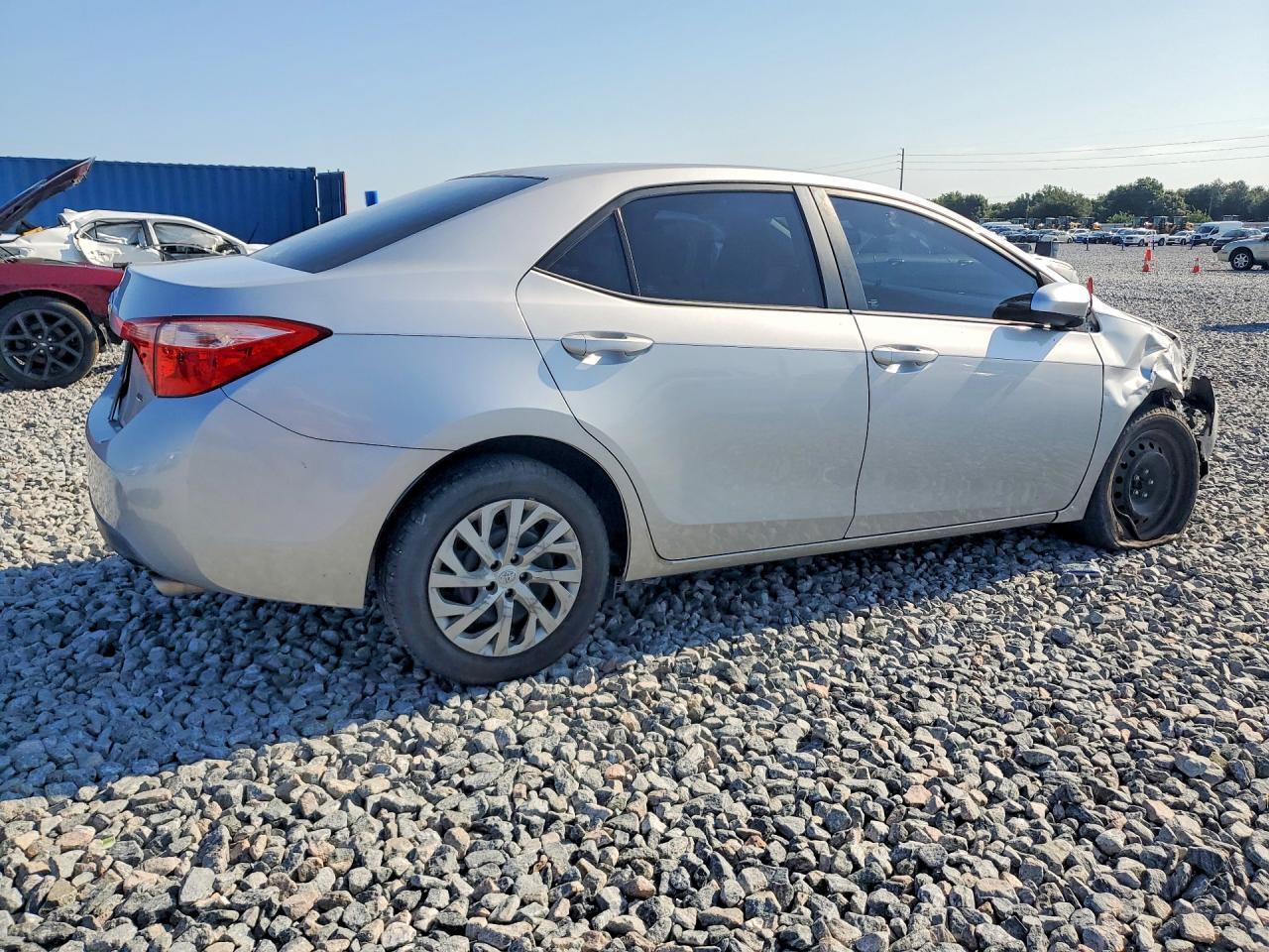 2017 TOYOTA COROLLA LE — Фото 3 из 12