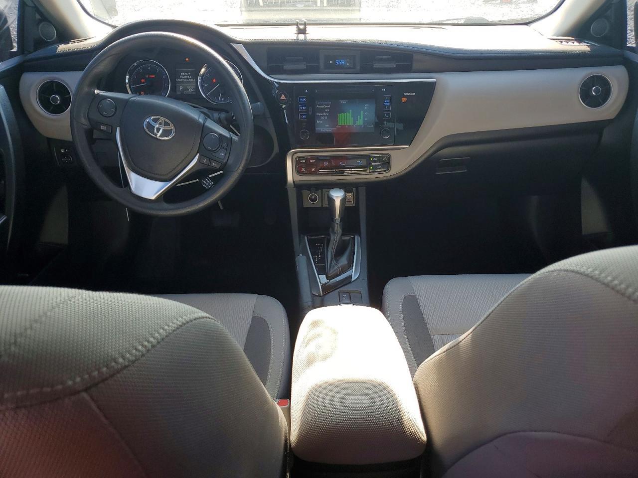 2017 TOYOTA COROLLA LE — Фото 8 из 12