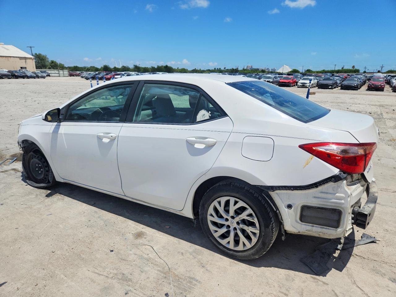 2017 TOYOTA COROLLA LE — Фото 2 из 13