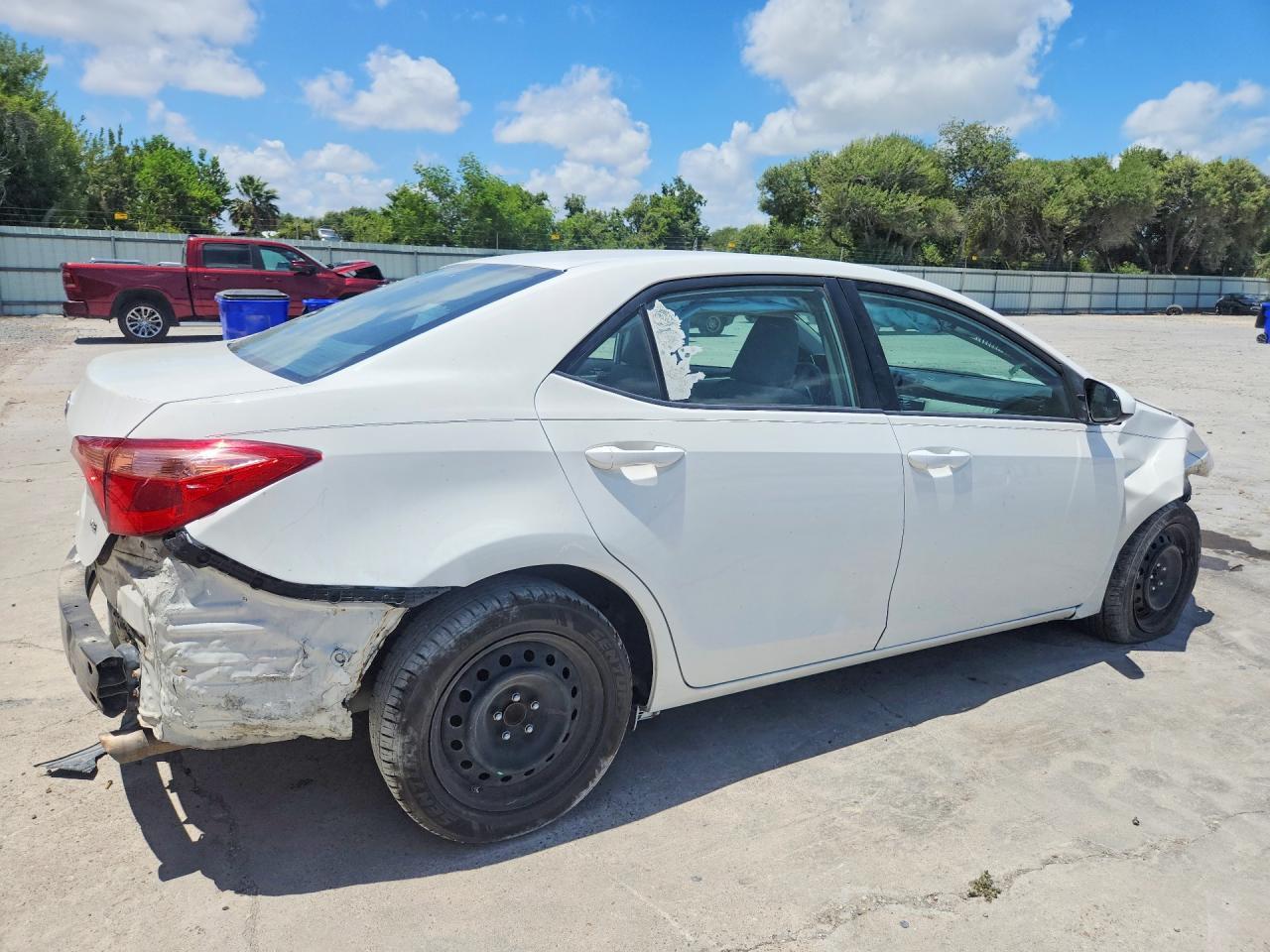2017 TOYOTA COROLLA LE — Фото 3 из 13