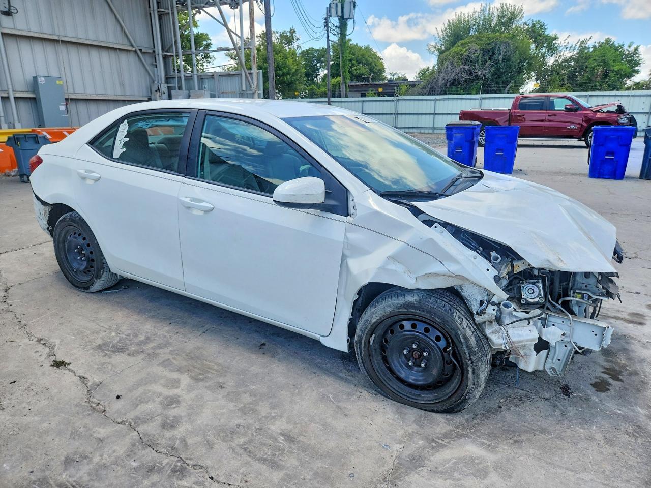2017 TOYOTA COROLLA LE — Фото 4 из 13