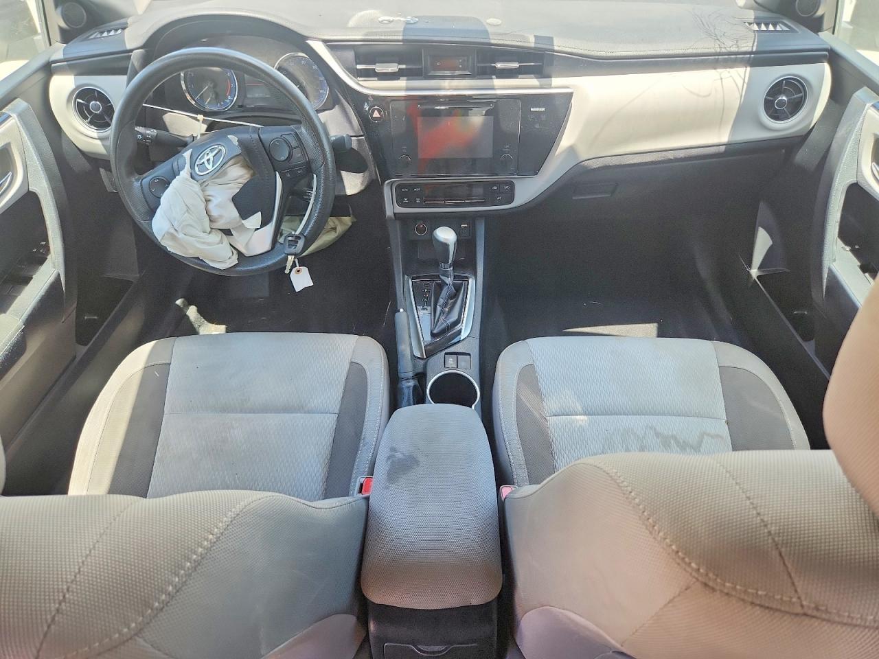 2017 TOYOTA COROLLA LE — Фото 8 из 13
