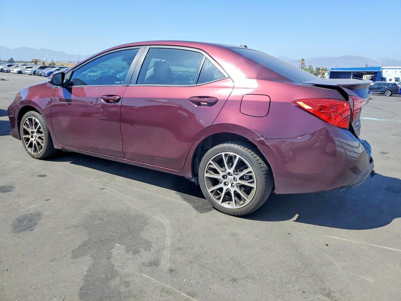 5YFBURHE4HP573101 2017 TOYOTA COROLLA photo no. 2
