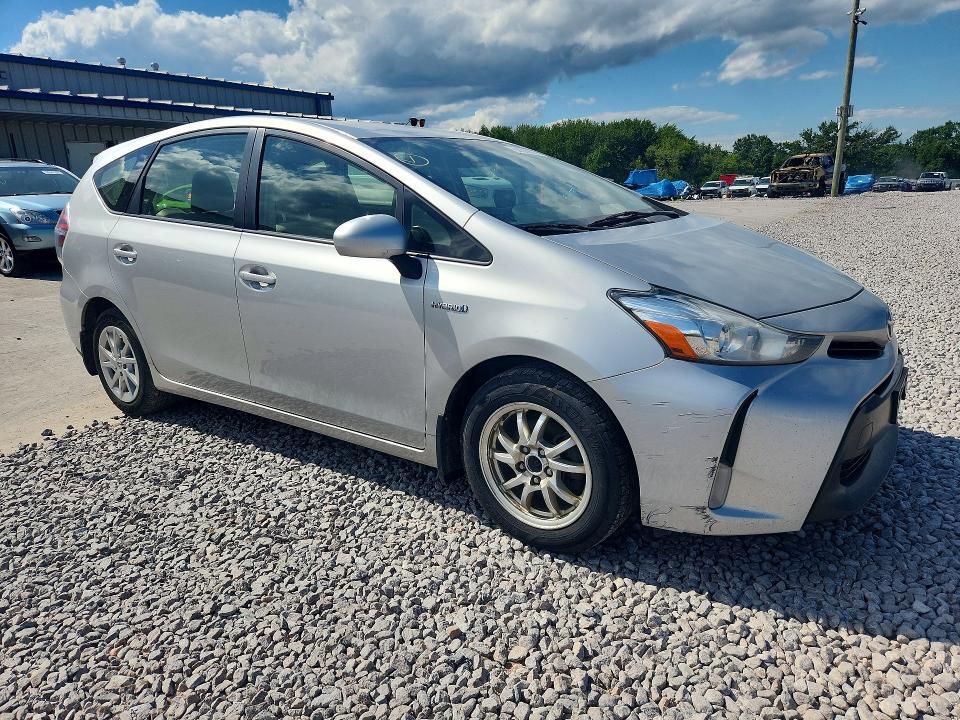 2017 TOYOTA PRIUS V THREE — Фото 4 из 12
